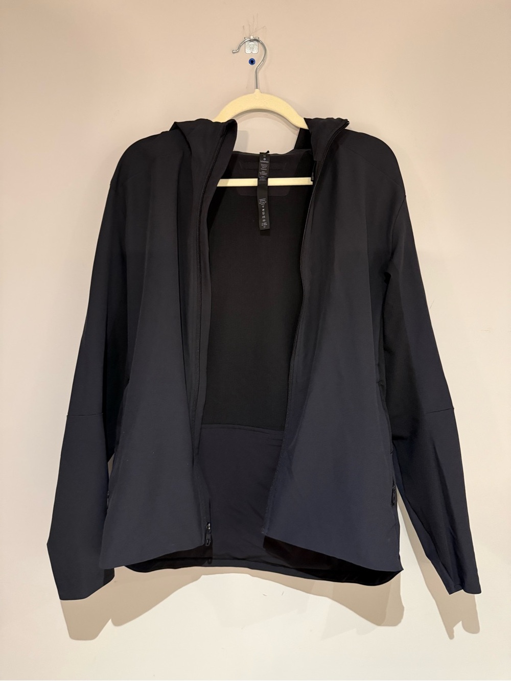 lululemon Men’s Black Hooded running jacket (US M)